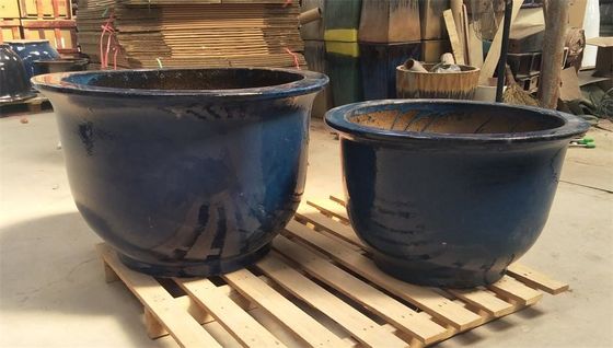 60cmx37cmの青い陶磁器の屋外の庭の鍋のあたり